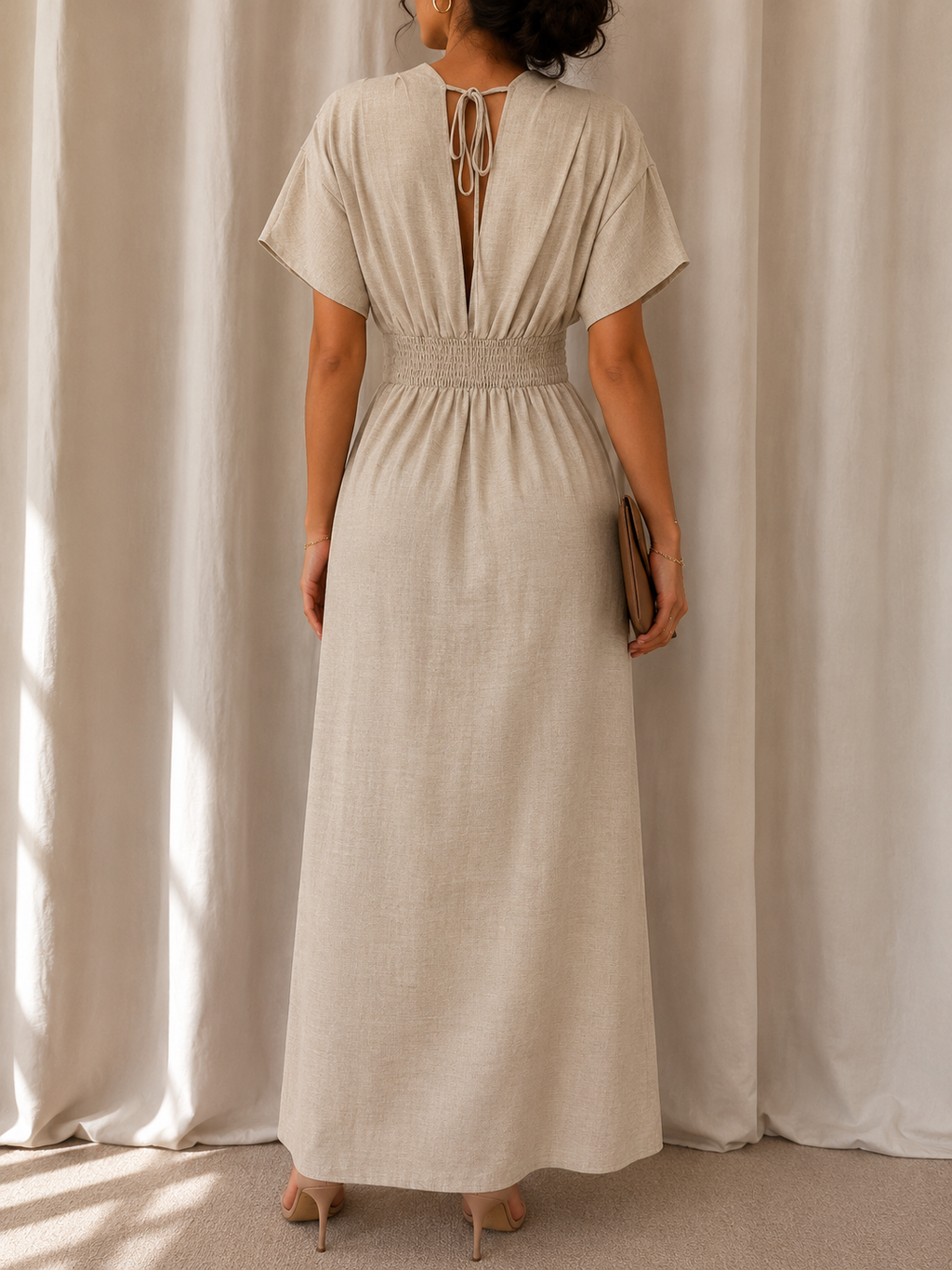 Robe longue nude col V profond taille haute froncée – coupe fluide élégante bohème chic