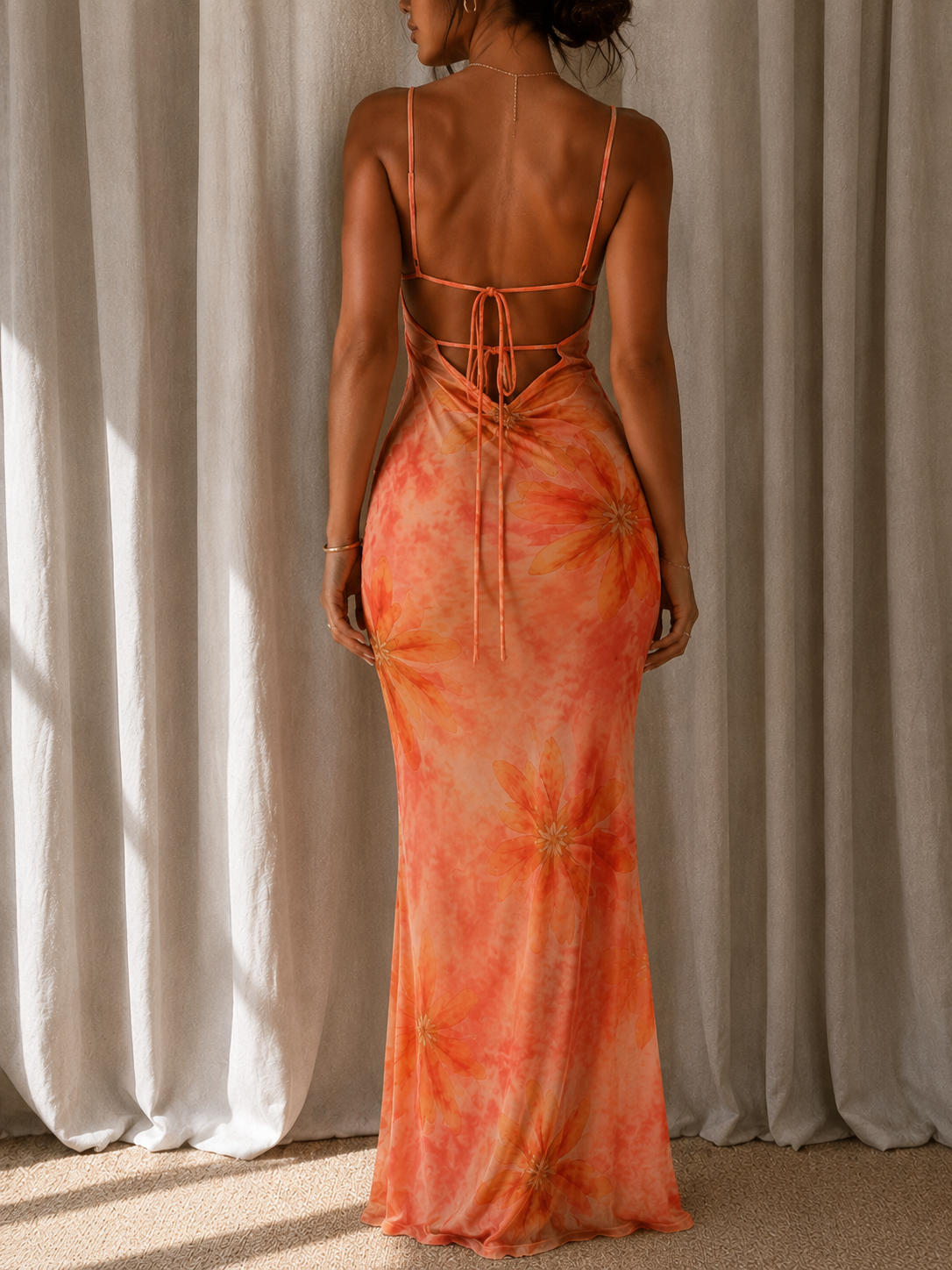 Robe longue dos nu imprimé tropical multicolore – coupe moulante bohème chic & vacances